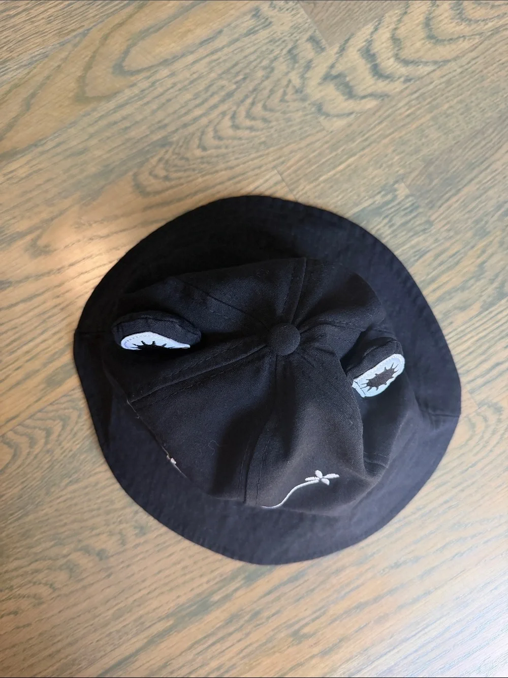 Black Bucket Hat with Playful Eye Detail - Unbranded